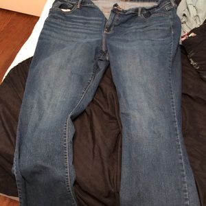 Medium washed boot cut jeans